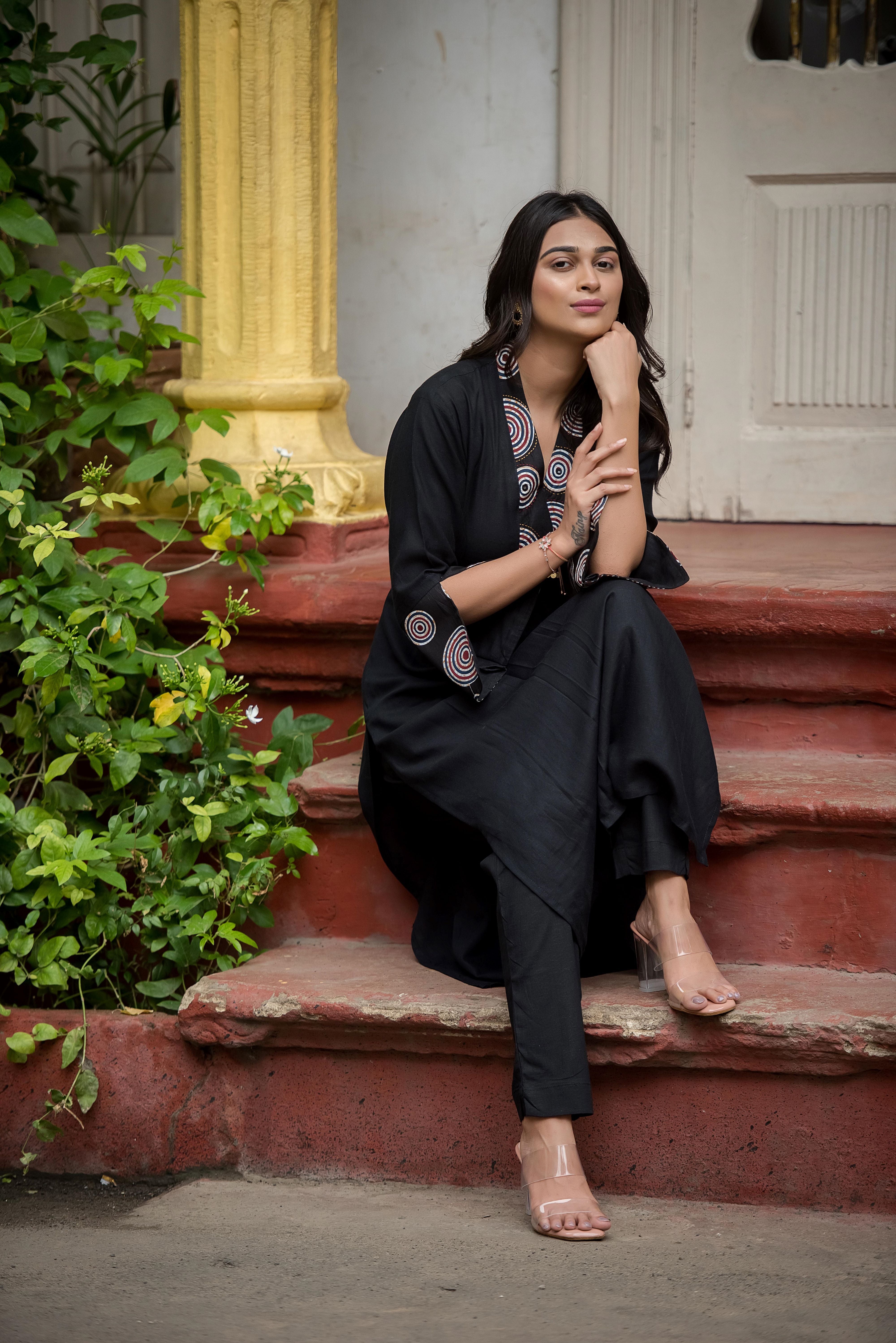 Black Straight Kurti – Effortless Elegance