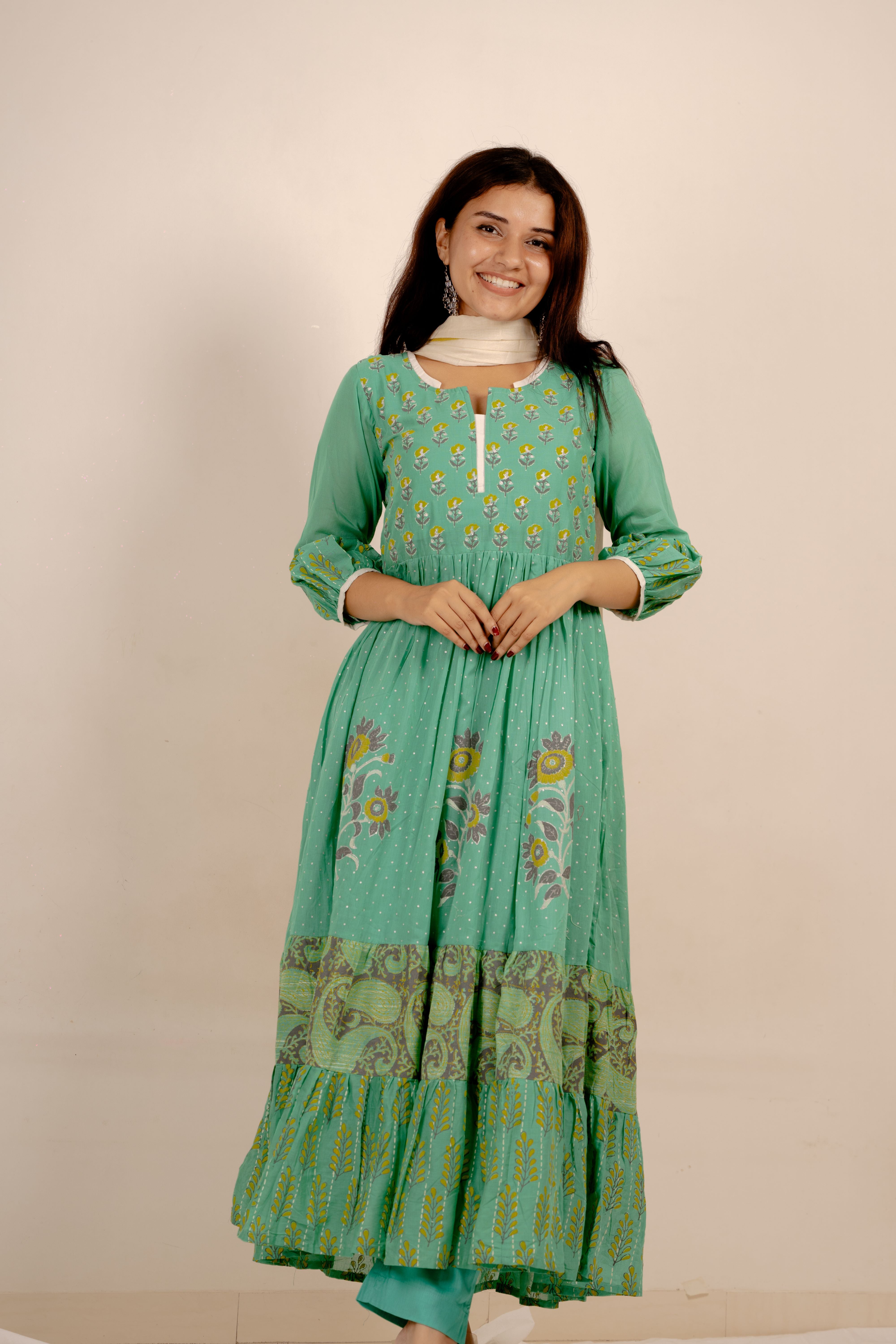 Elegant Rama Suit with Intricate Detailing