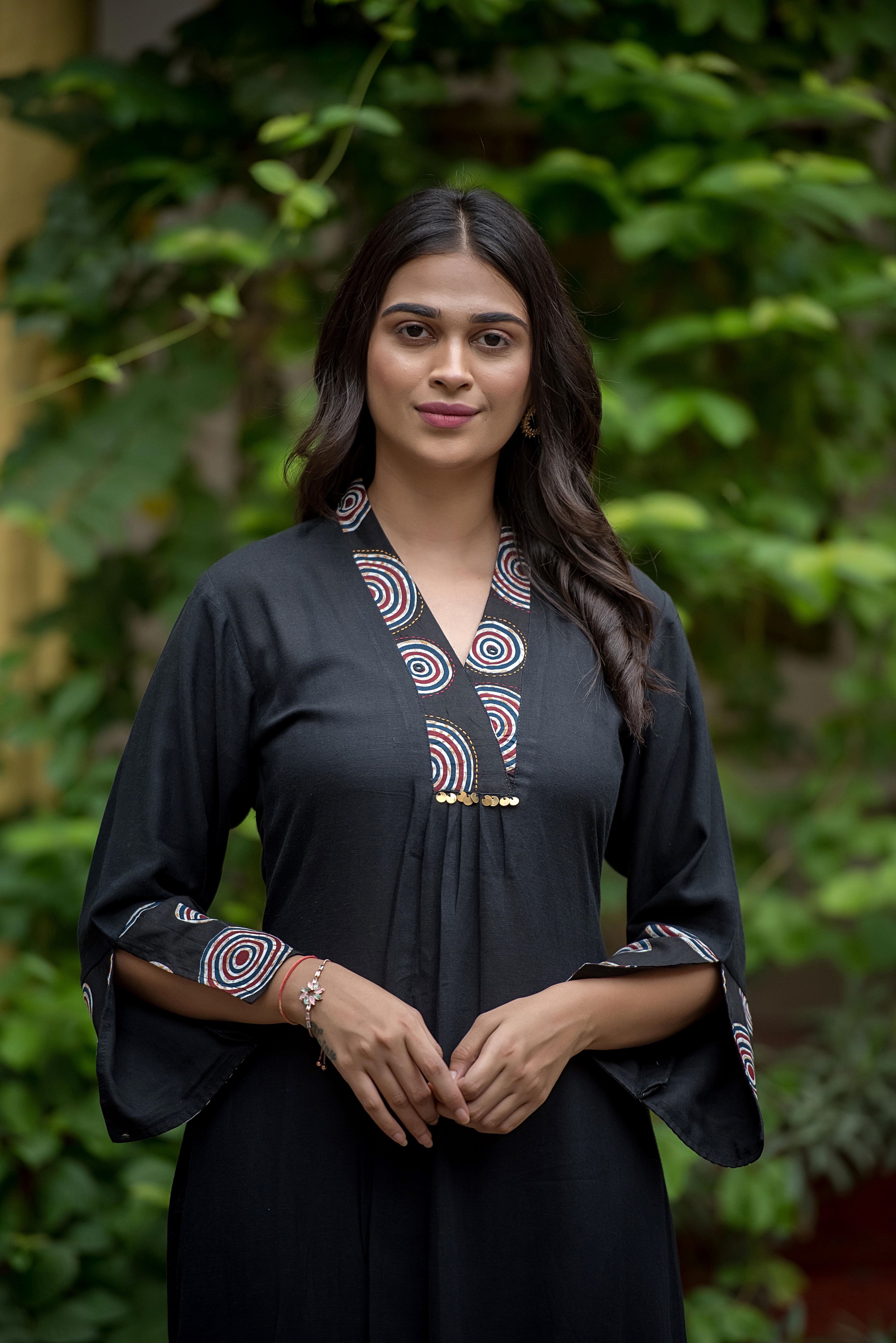 Black Straight Kurti – Effortless Elegance