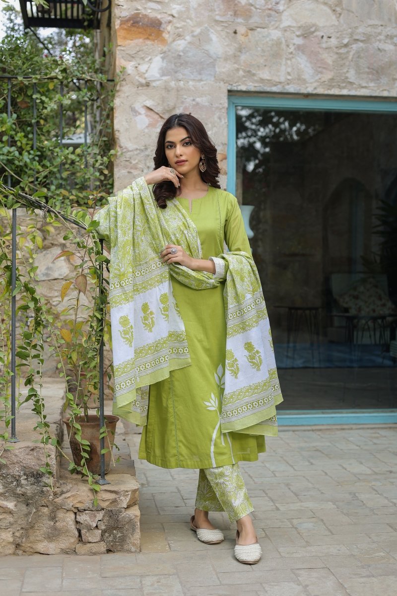 PAYAL Green Kurta Suit Set with Floral Embroidery - Payal