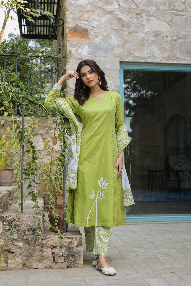 PAYAL Green Kurta Suit Set with Floral Embroidery - Payal
